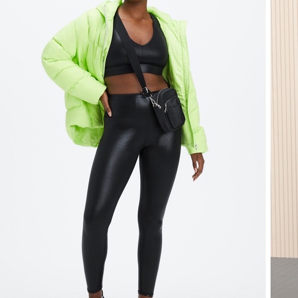 Fabletics Workout Set - Picture 2 of 6